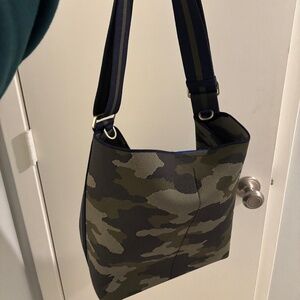 NEW Rothy’s Deep Forest Camo Bucket Bag